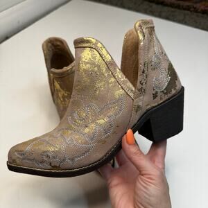 Circle G Corral Sand Gold Embroidered Western Booties
